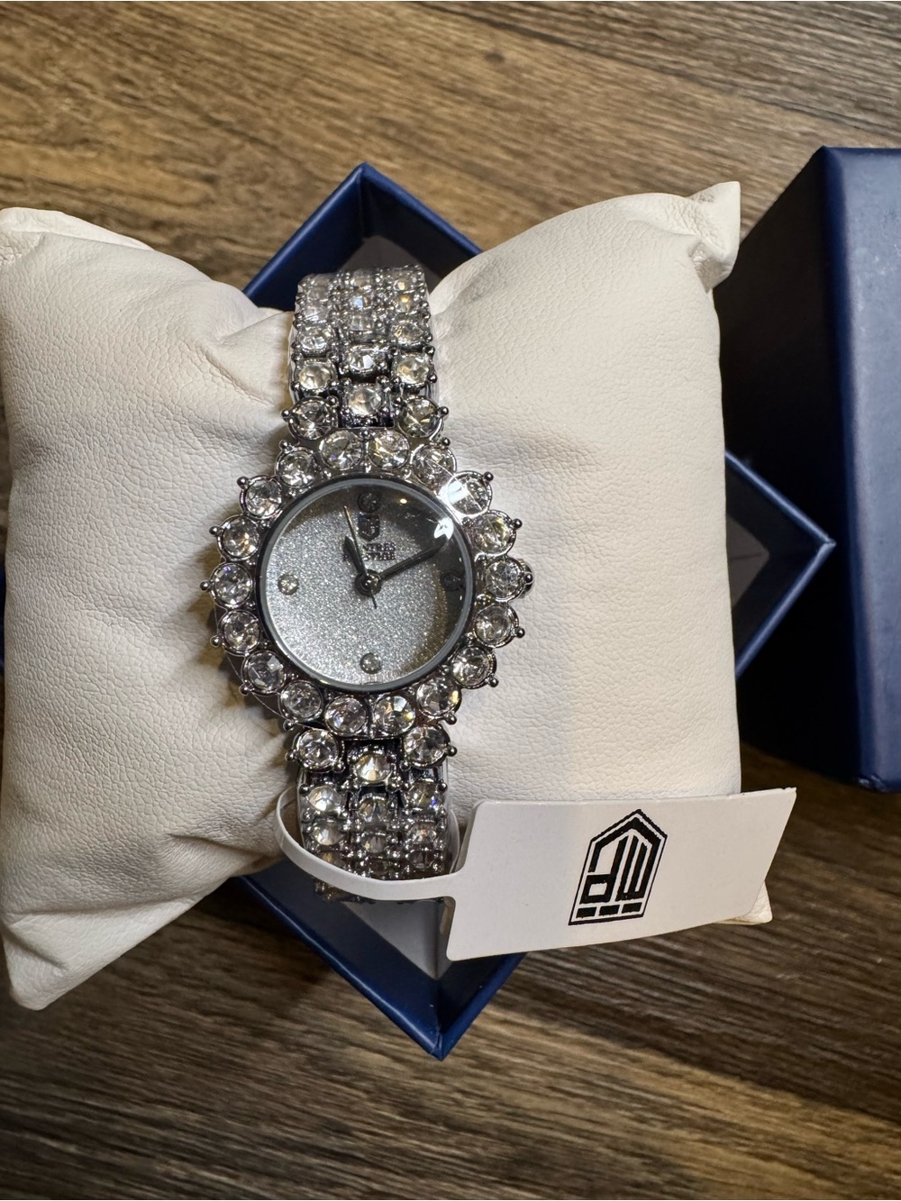 Invicta Montres Prestige Women’s Silver Crystal Bracelet Watch